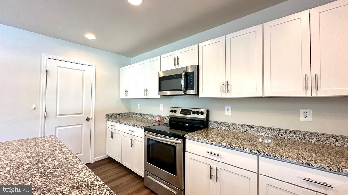 46 Lookover Ter Property Photo 10