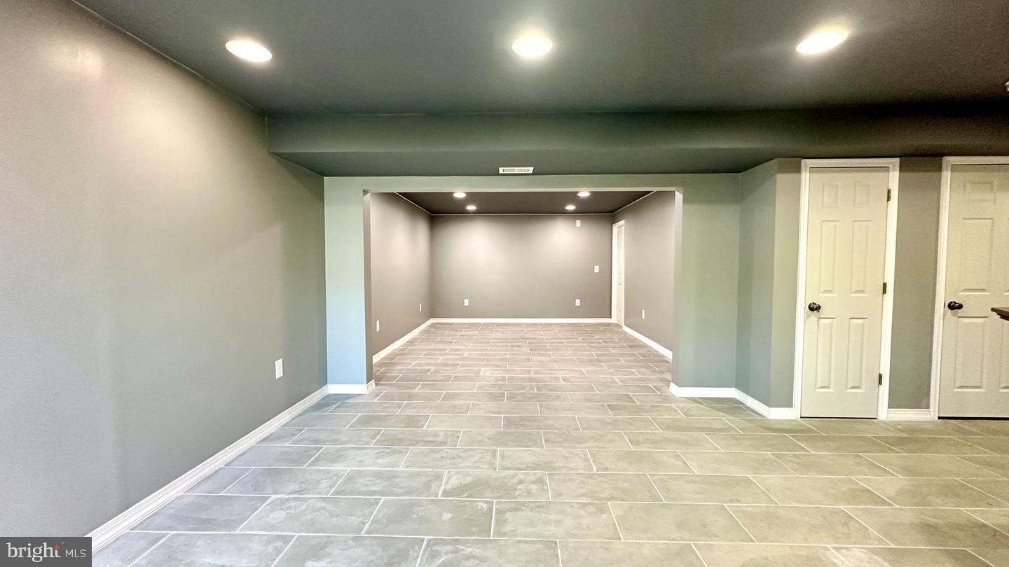 46 Lookover Ter Property Photo 33