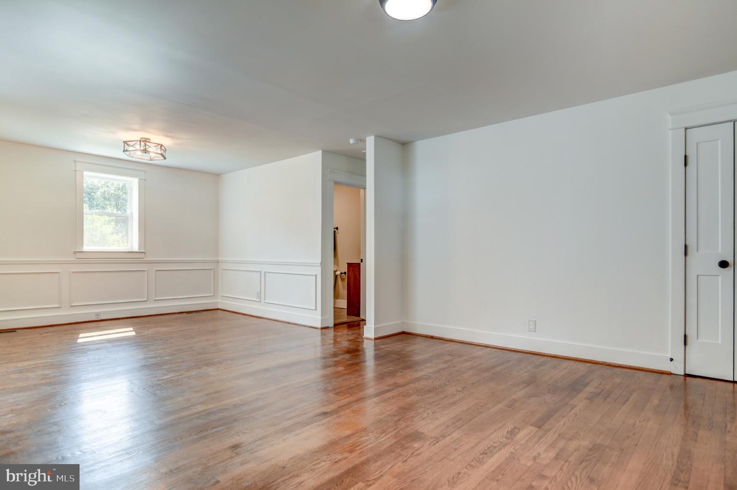 577 S Main St Property Photo 4