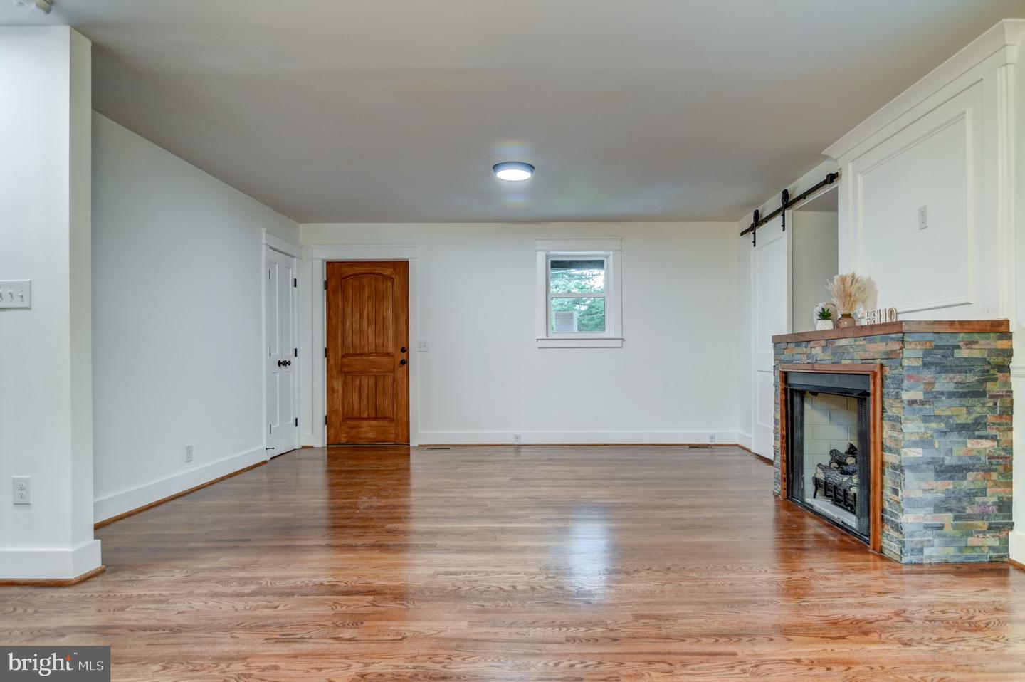577 S Main St Property Photo 8