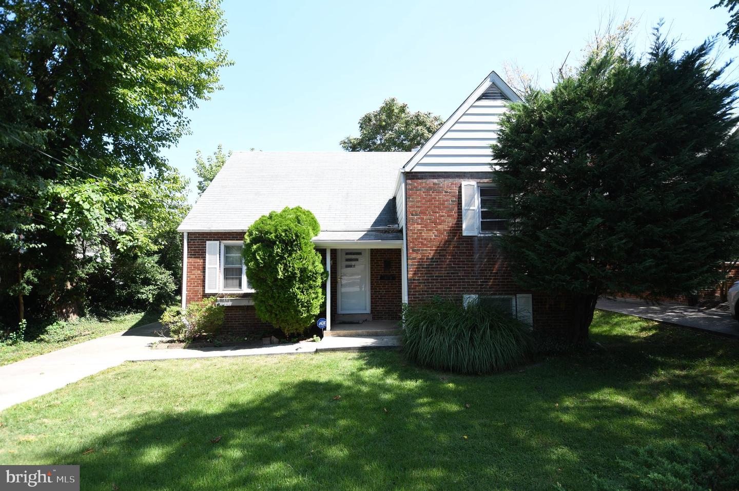 1815 N Barton St Property Photo 1