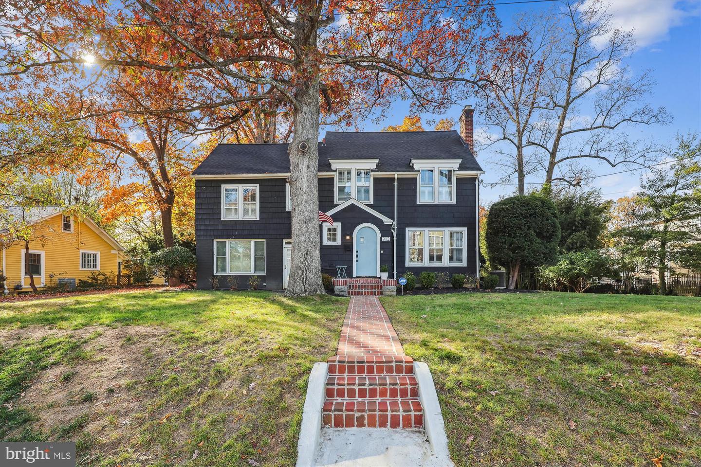 912 S Quincy St Property Photo