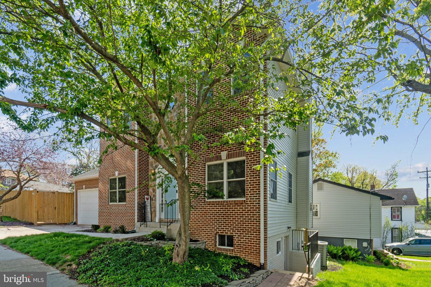 2142 N Dinwiddie St Property Photo 4