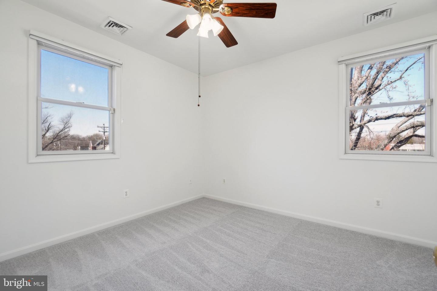 2142 N Dinwiddie St Property Photo 23