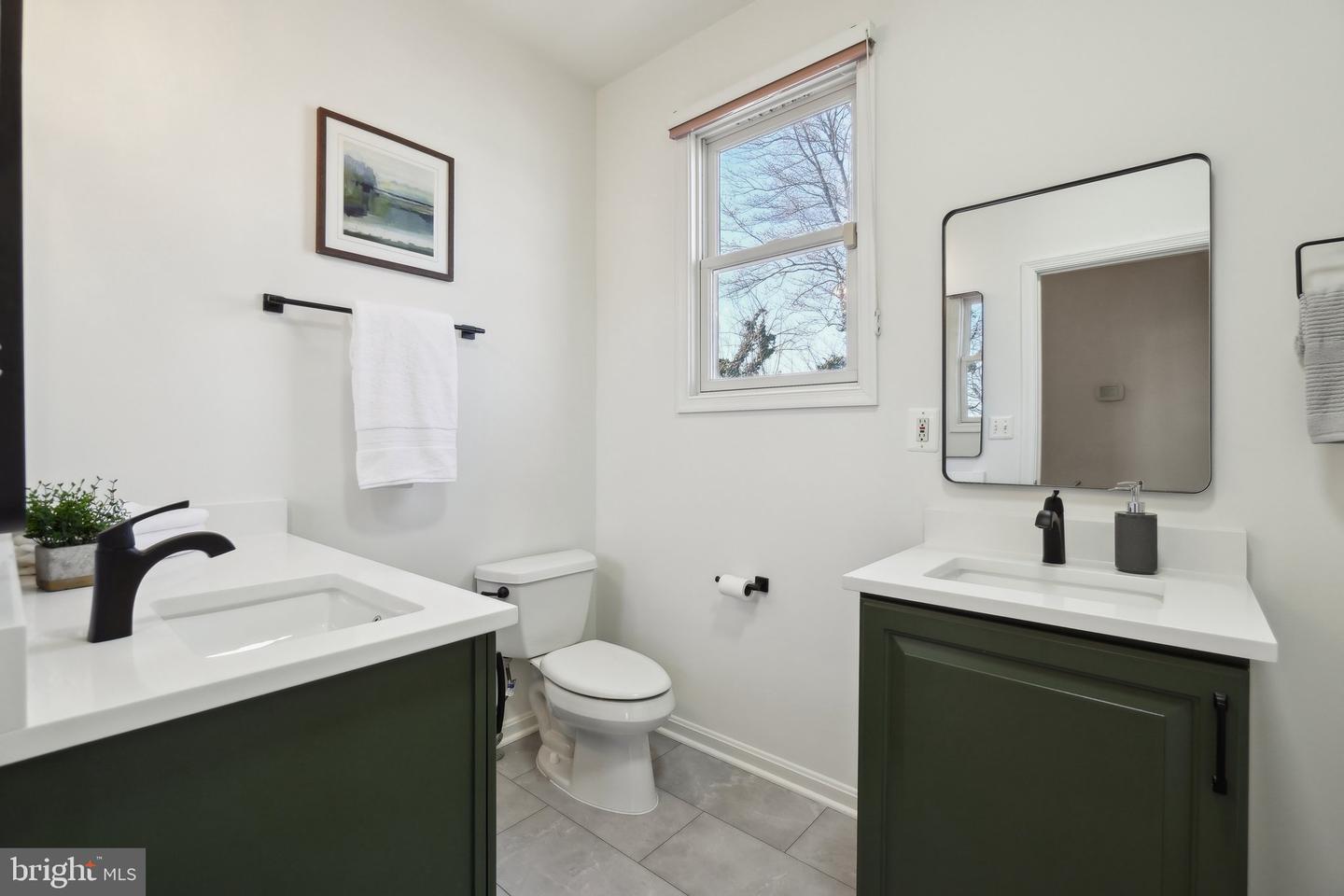 2142 N Dinwiddie St Property Photo 25