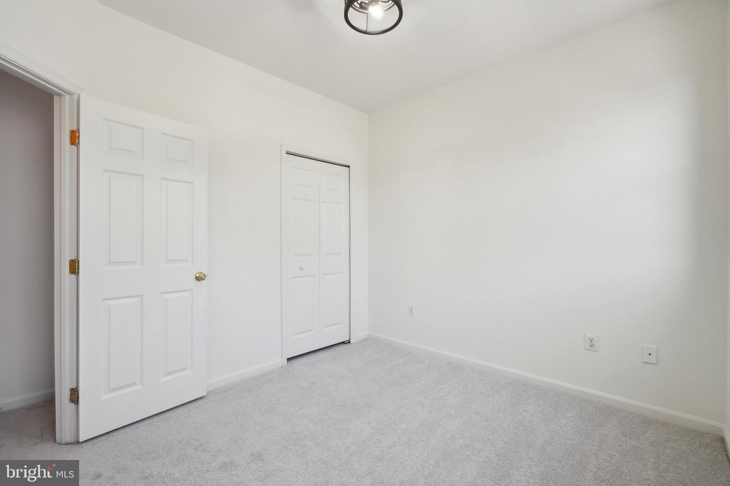 2142 N Dinwiddie St Property Photo 26