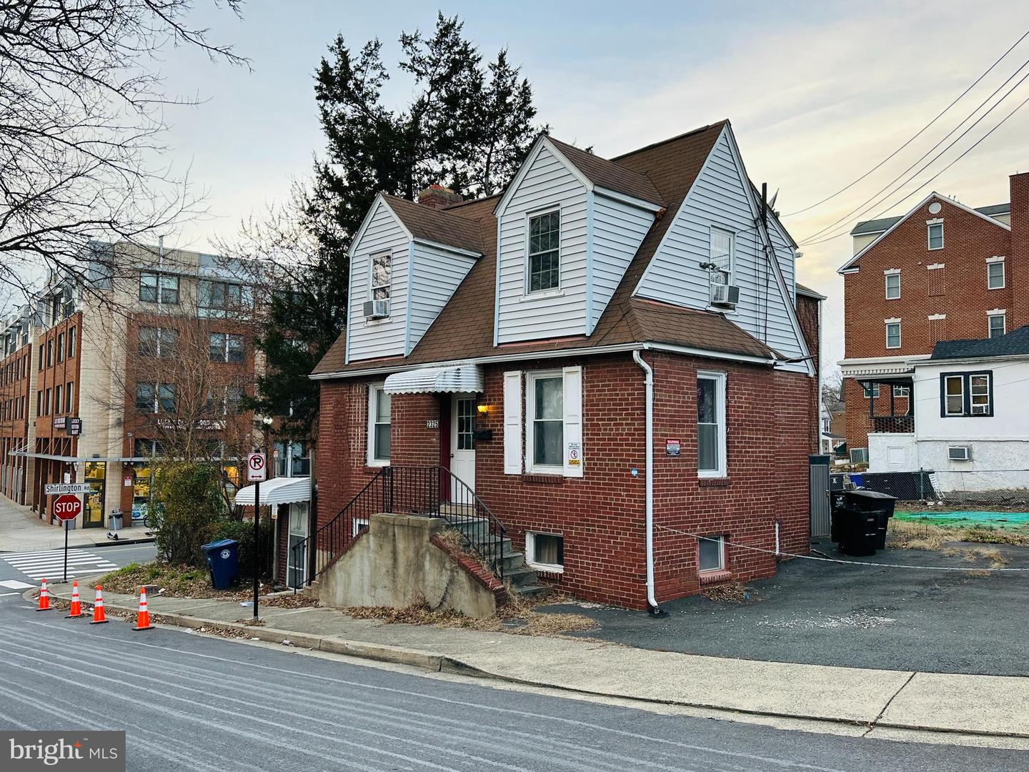 2325 S Shirlington Rd Property Photo 1