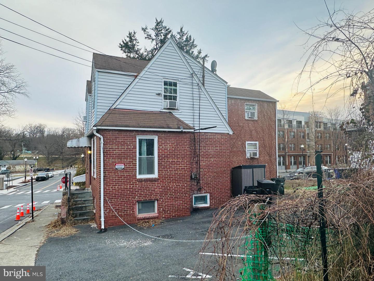 2325 S Shirlington Rd Property Photo 3