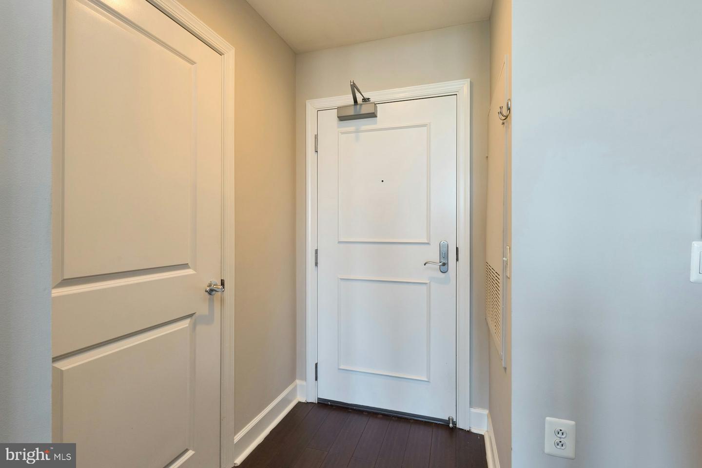 3650 S Glebe Rd #652 Property Photo 4