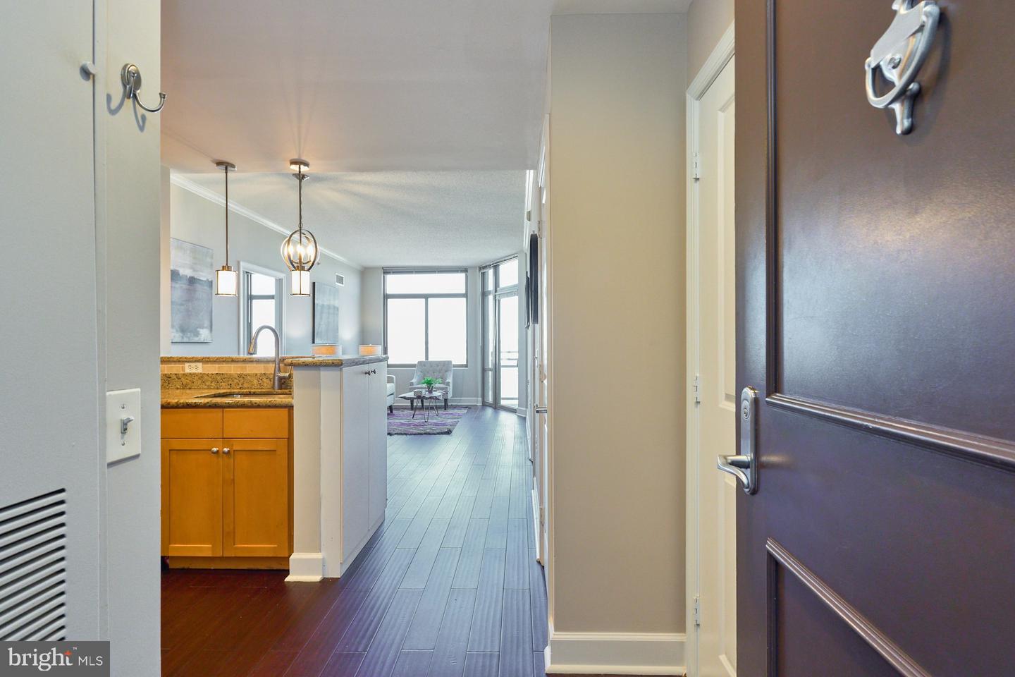 3650 S Glebe Rd #652 Property Photo 7