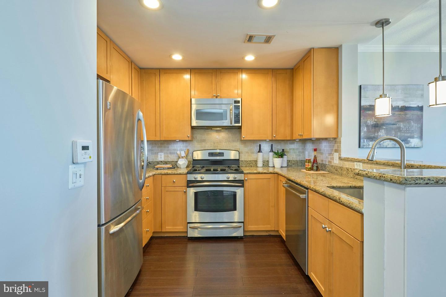 3650 S Glebe Rd #652 Property Photo 8