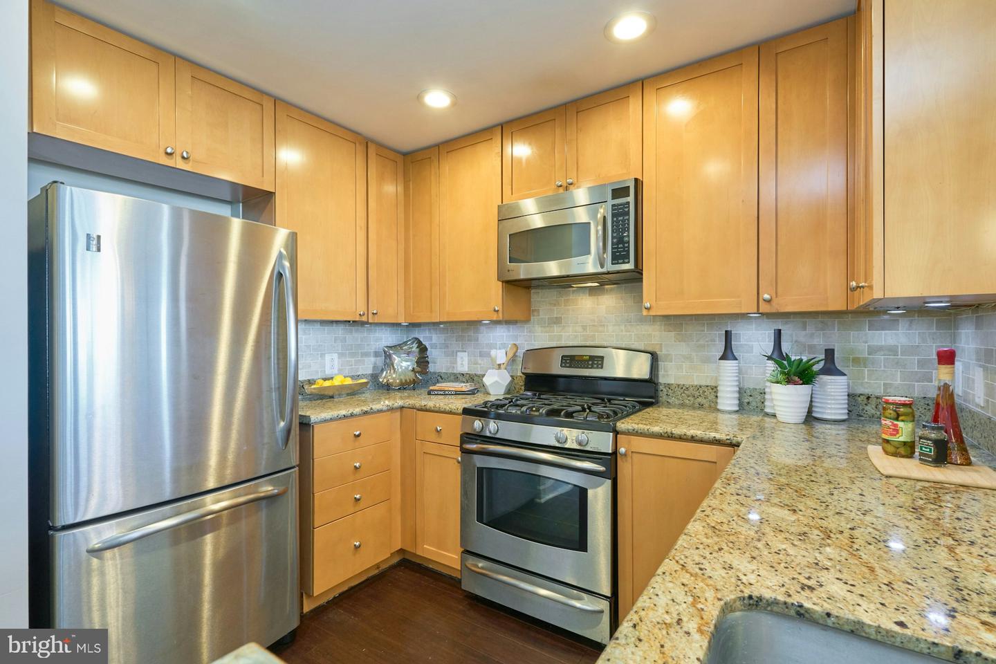 3650 S Glebe Rd #652 Property Photo 9