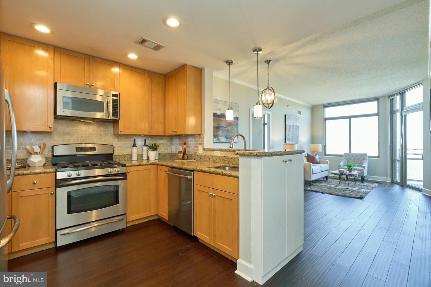 3650 S Glebe Rd #652 Property Photo 10