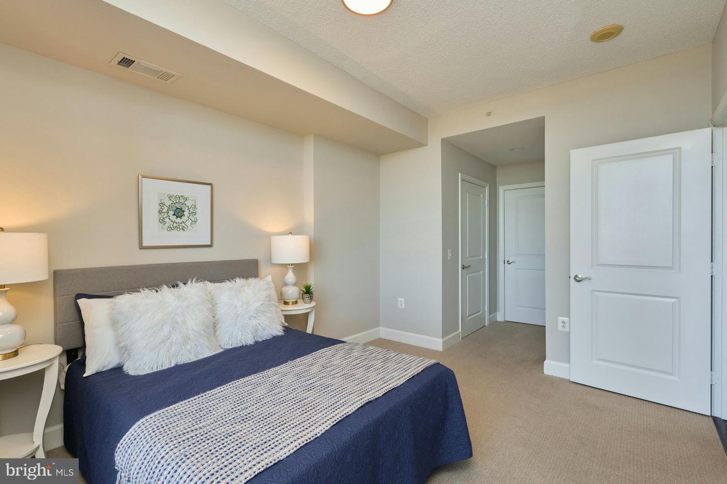 3650 S Glebe Rd #652 Property Photo 16