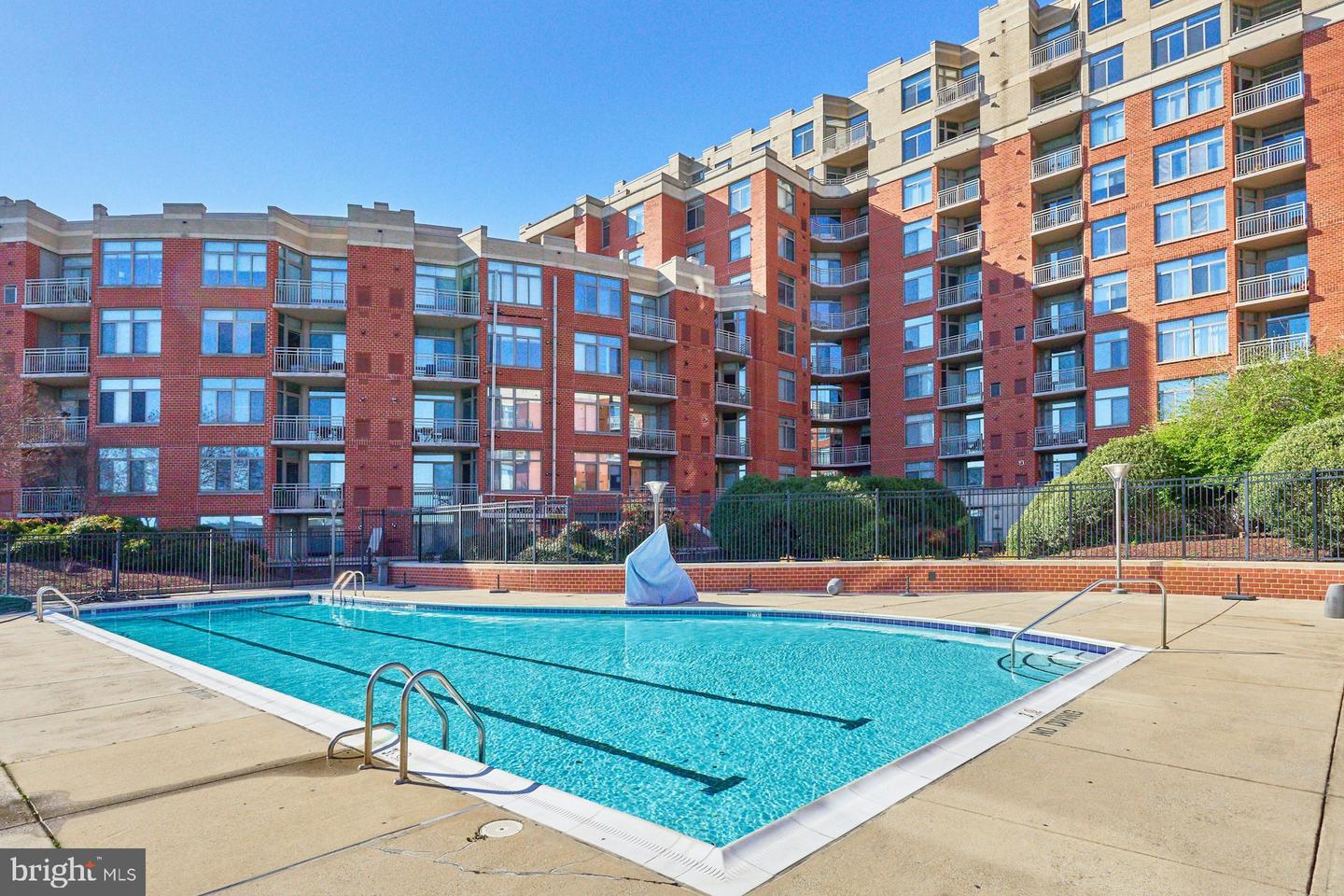 3650 S Glebe Rd #652 Property Photo 46