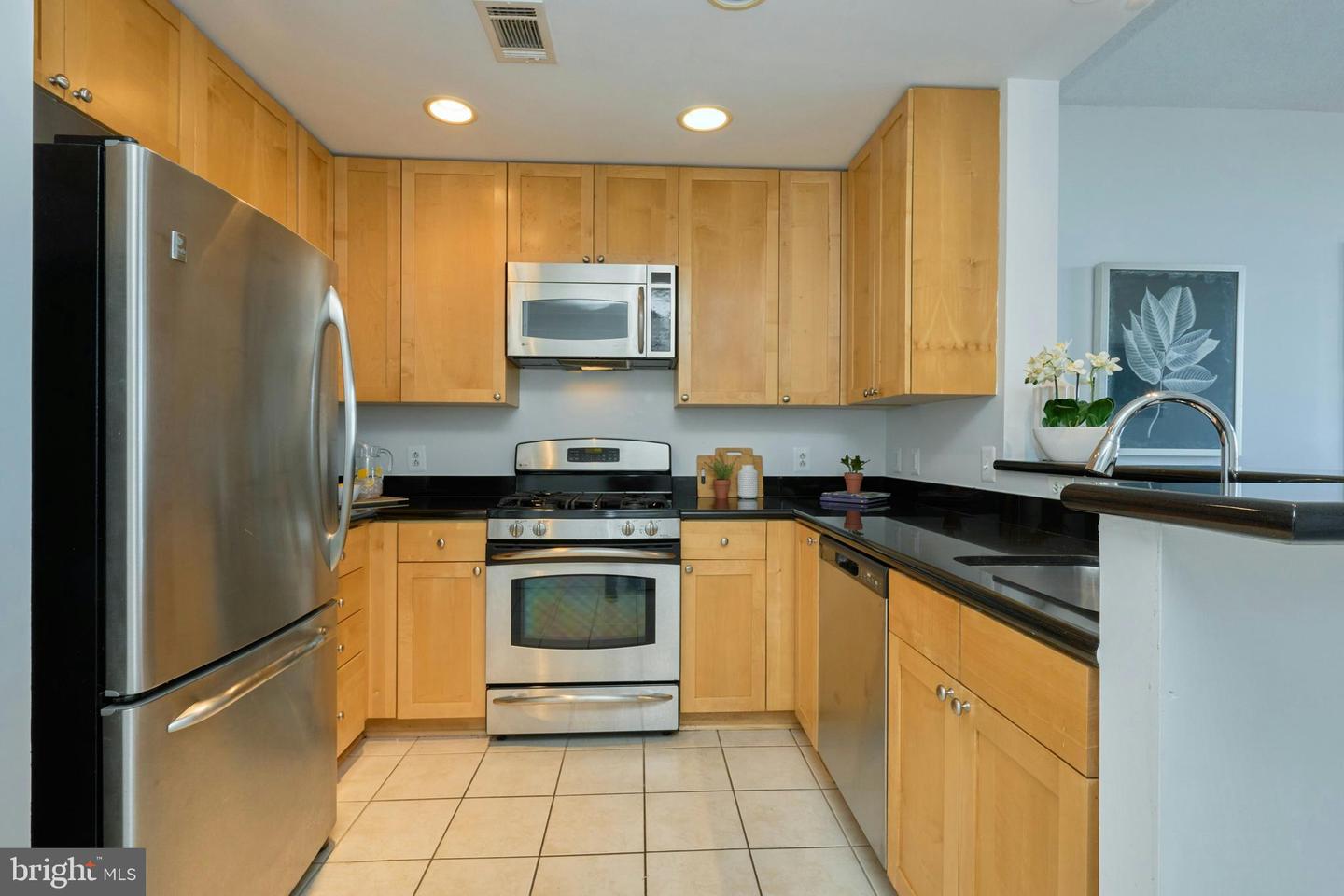 3650 S Glebe Rd S #454 Property Photo 8