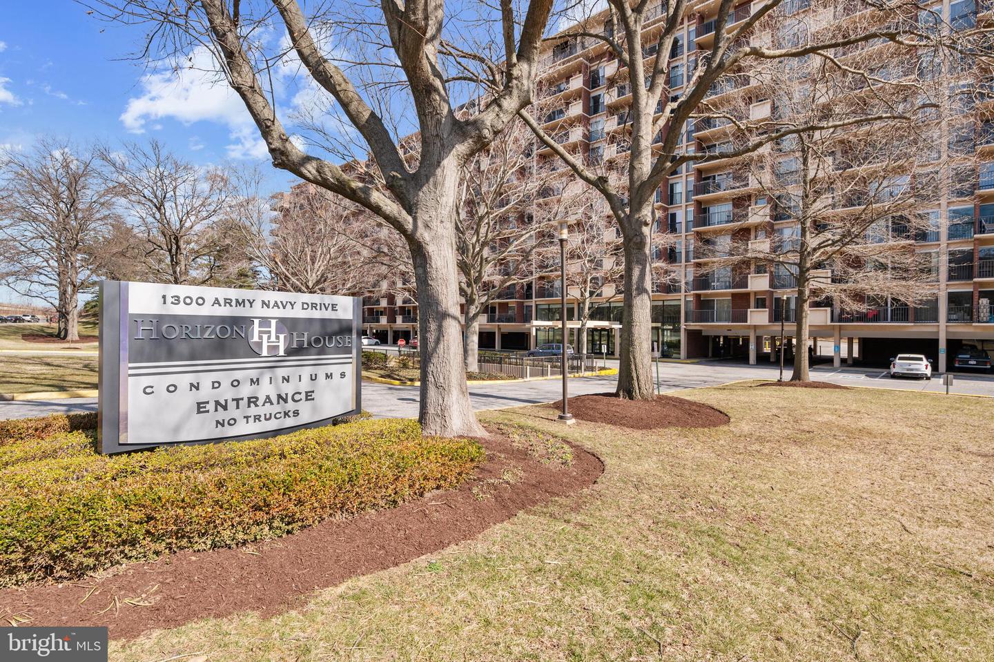 1300 Army Navy Dr #512 Property Photo 1