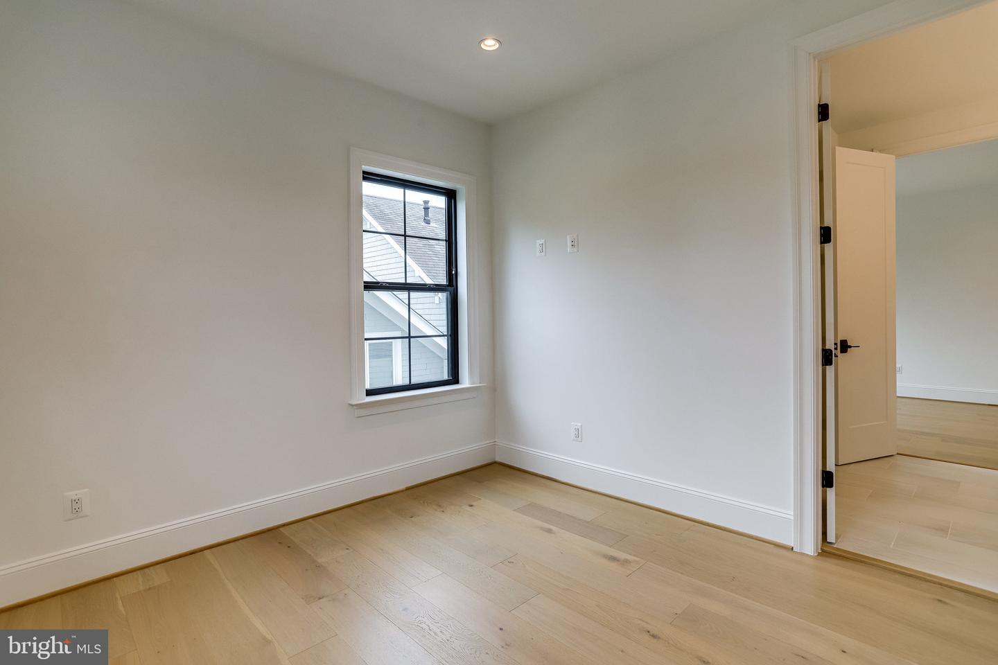 1933 N Van Buren St Property Photo 59