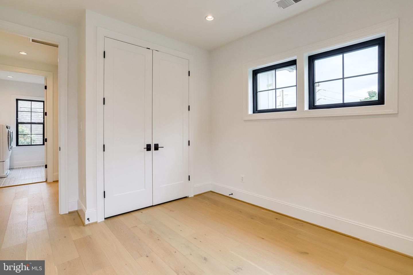 1933 N Van Buren St Property Photo 60