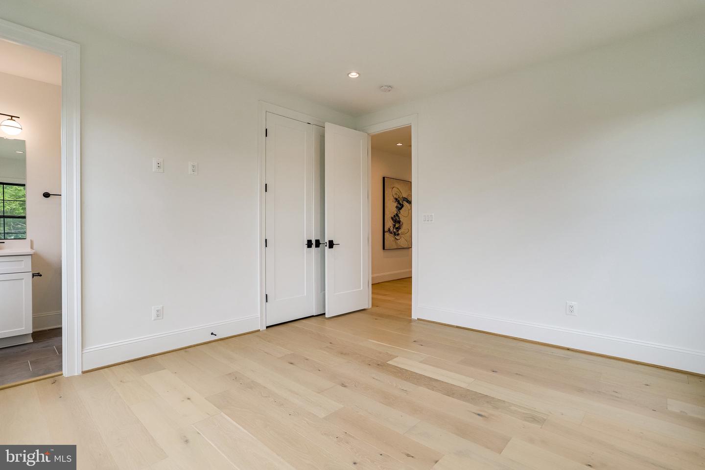 1933 N Van Buren St Property Photo 63