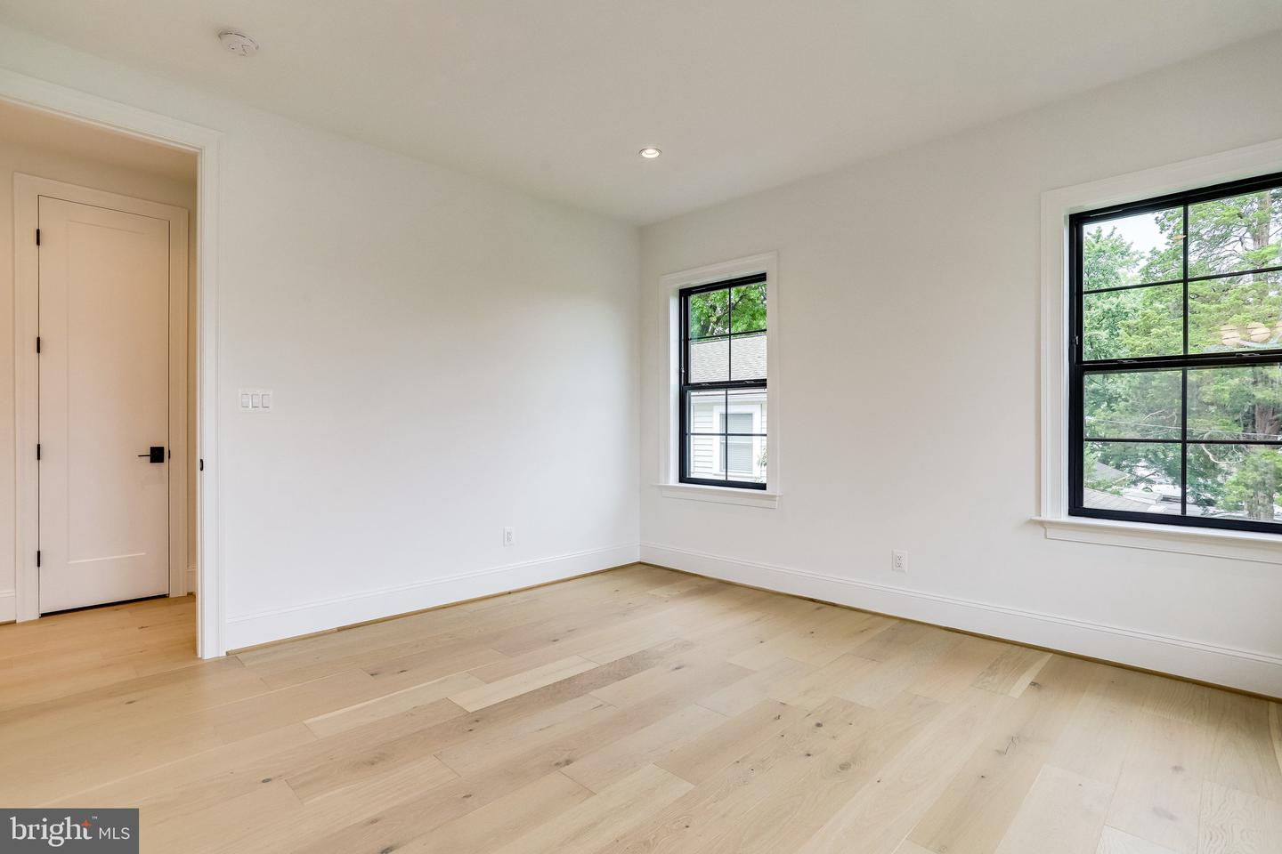 1933 N Van Buren St Property Photo 64