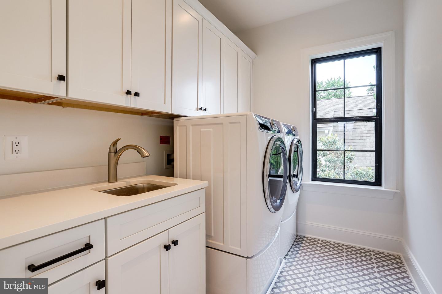 1933 N Van Buren St Property Photo 65