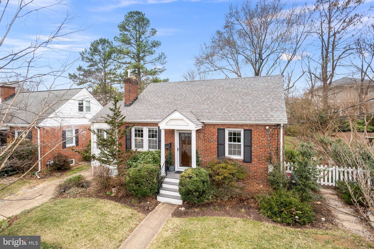 638 N Greenbrier St Property Photo
