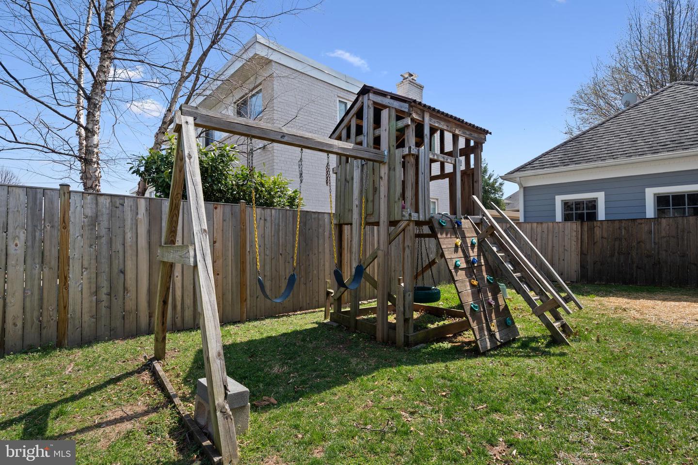 1807 N Stafford St Property Photo 94