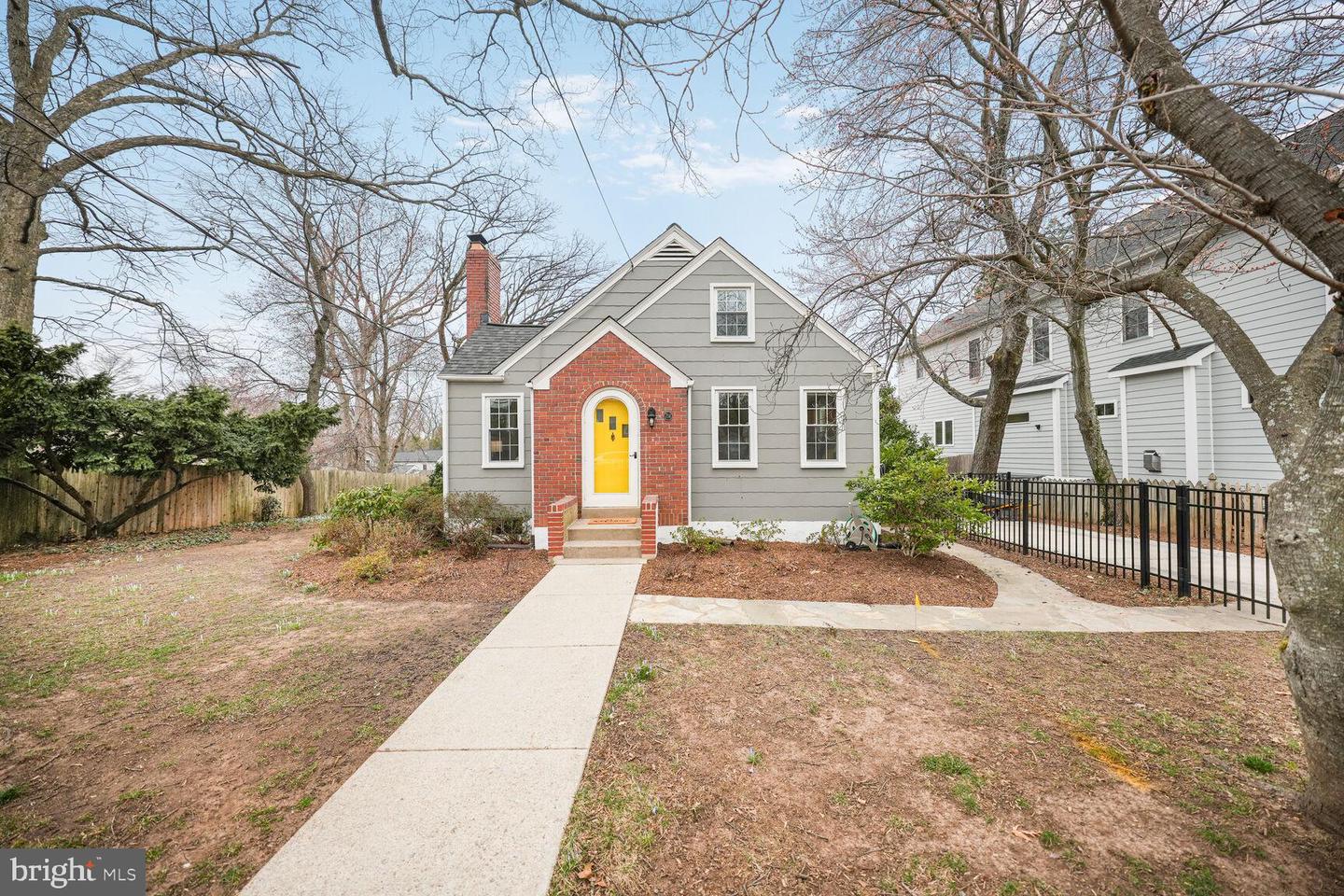 714 N Kensington St Property Photo