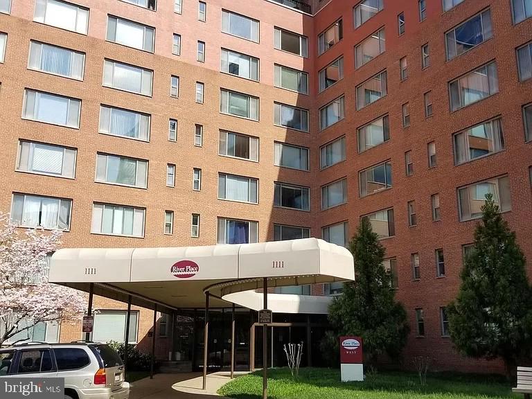 1111 Arlington Blvd #440 Property Photo