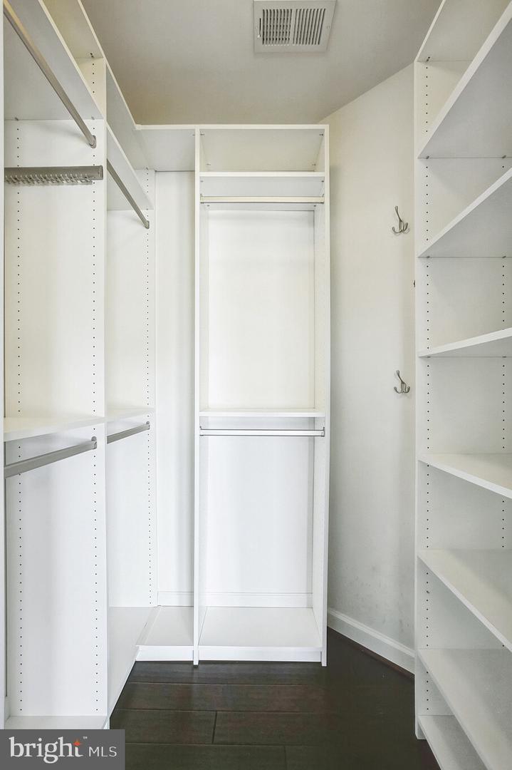 2101 N Monroe St #401 Property Photo 16