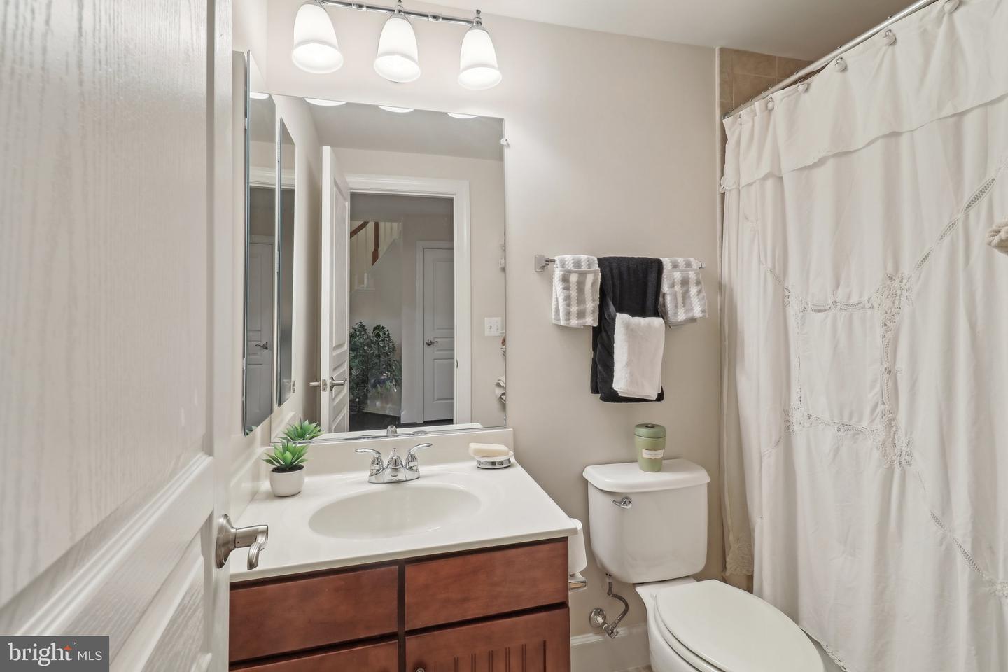 2613 S Kenmore Ct S Property Photo 23