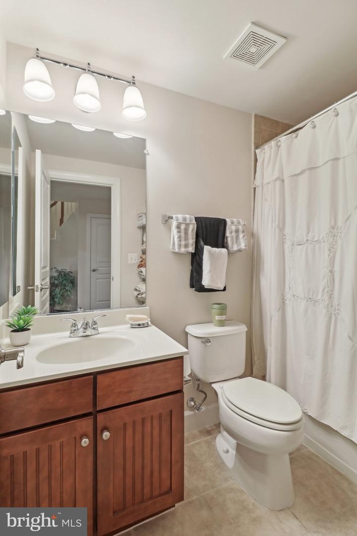 2613 S Kenmore Ct S Property Photo 24
