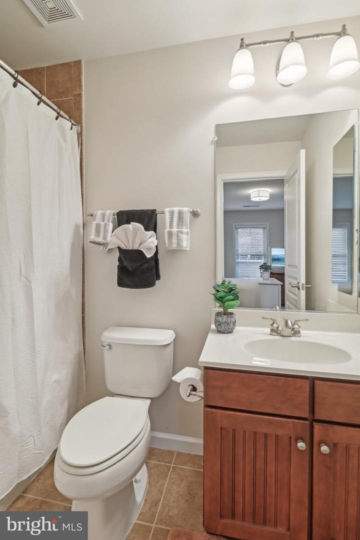 2613 S Kenmore Ct S Property Photo 31