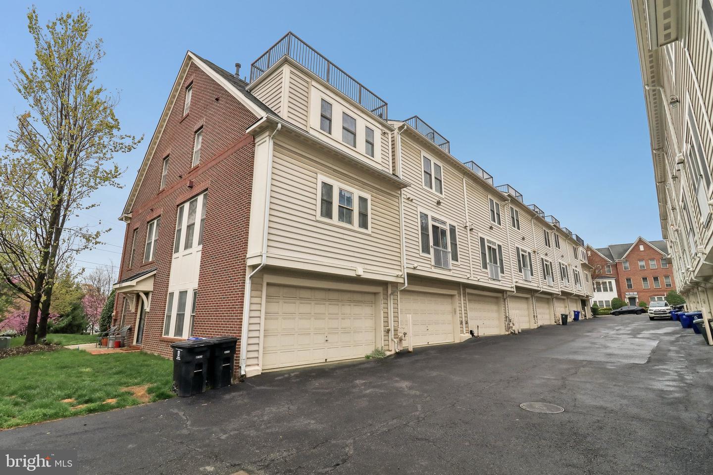 2613 S Kenmore Ct S Property Photo 45