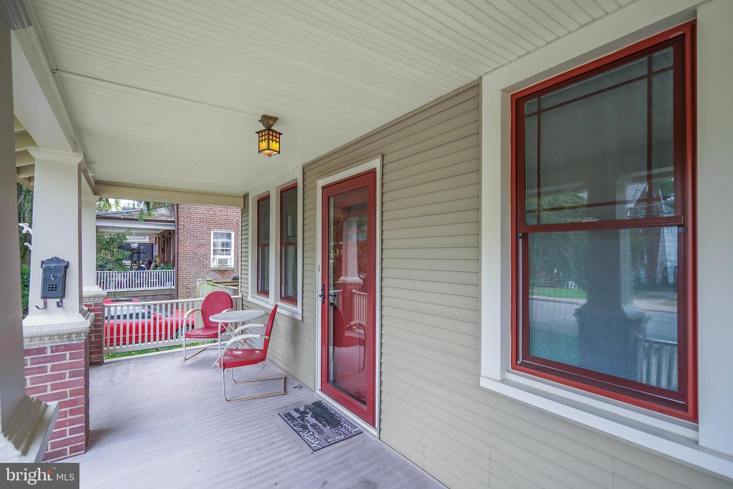 824 S Barton St Property Photo 3