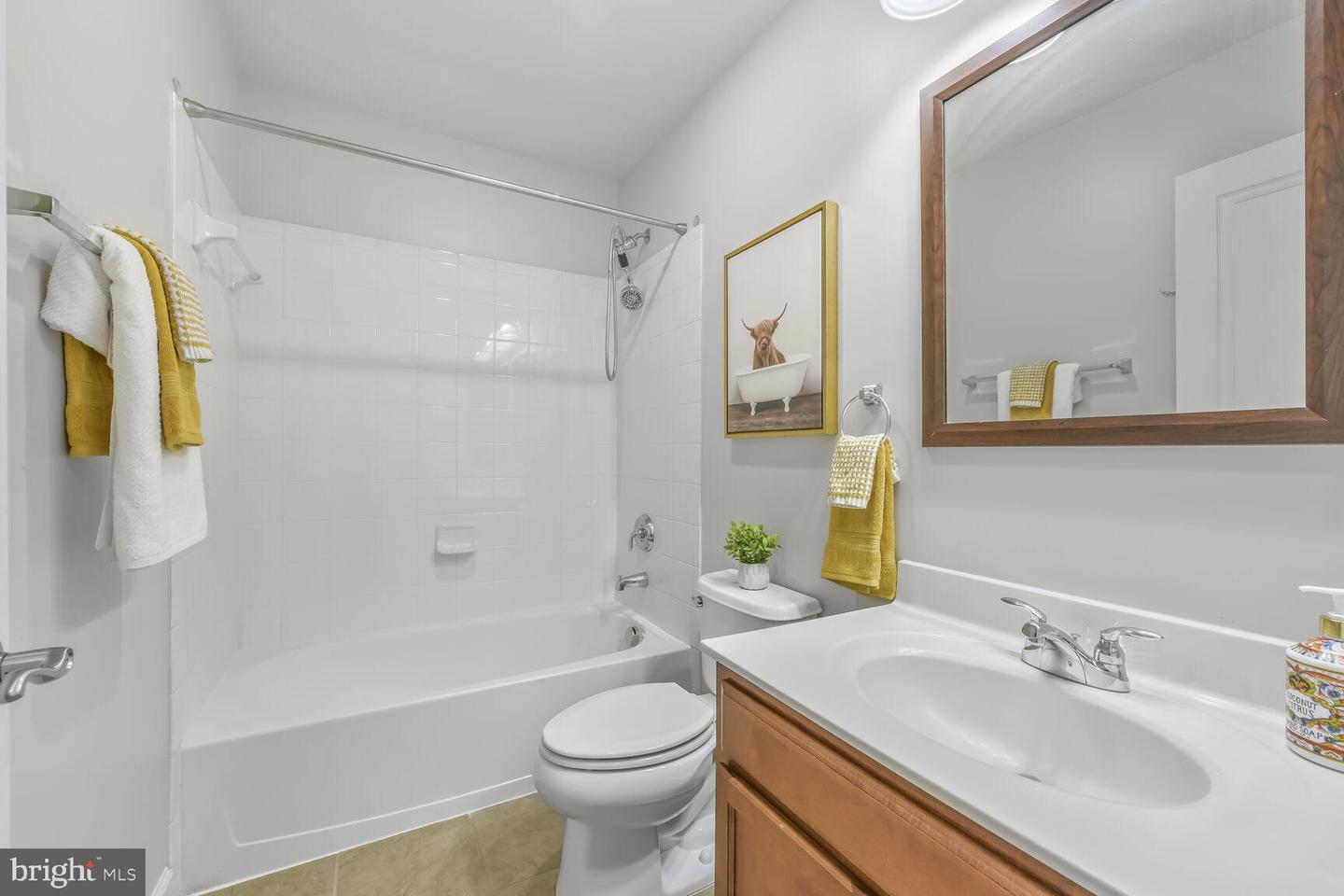 2541 S Kenmore Ct Property Photo 14