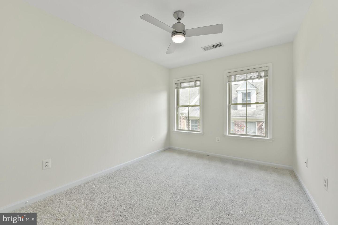2541 S Kenmore Ct Property Photo 20