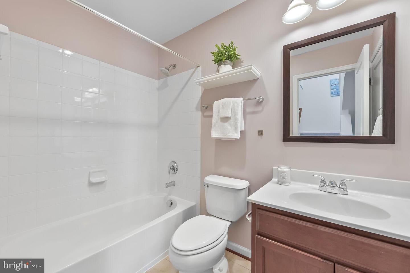 2541 S Kenmore Ct Property Photo 21