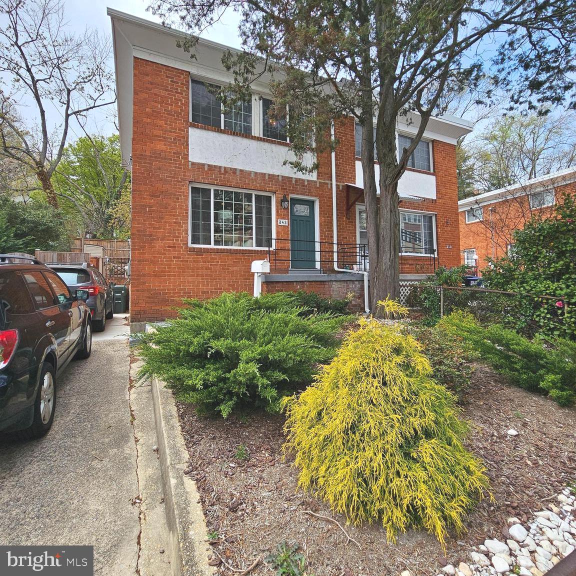 842 S Dinwiddie St Property Photo 1