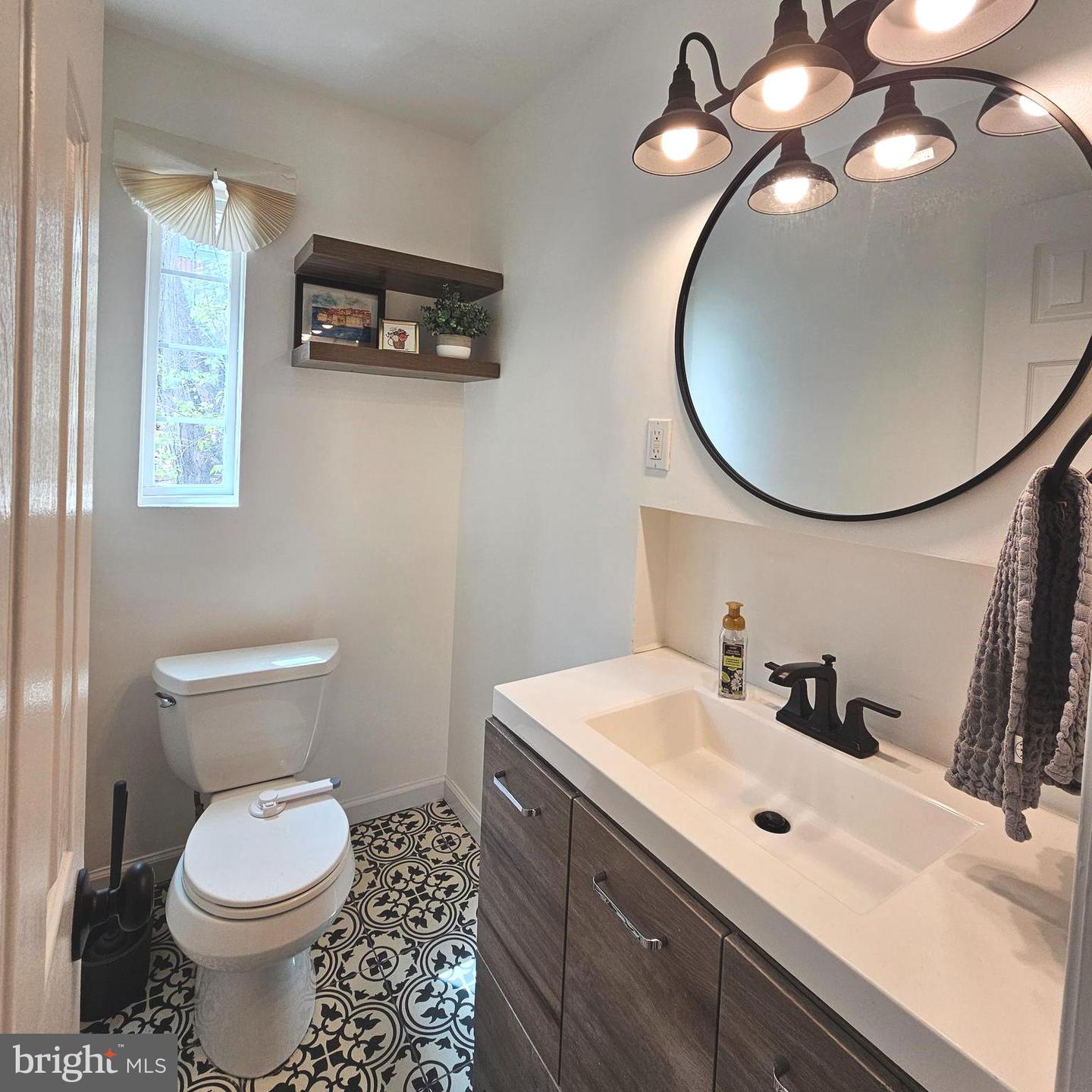 842 S Dinwiddie St Property Photo 10