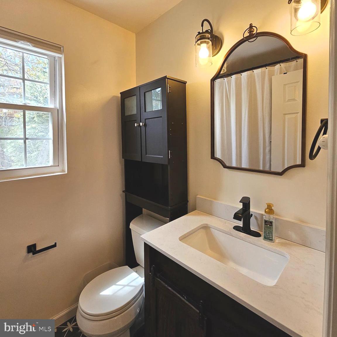 842 S Dinwiddie St Property Photo 19