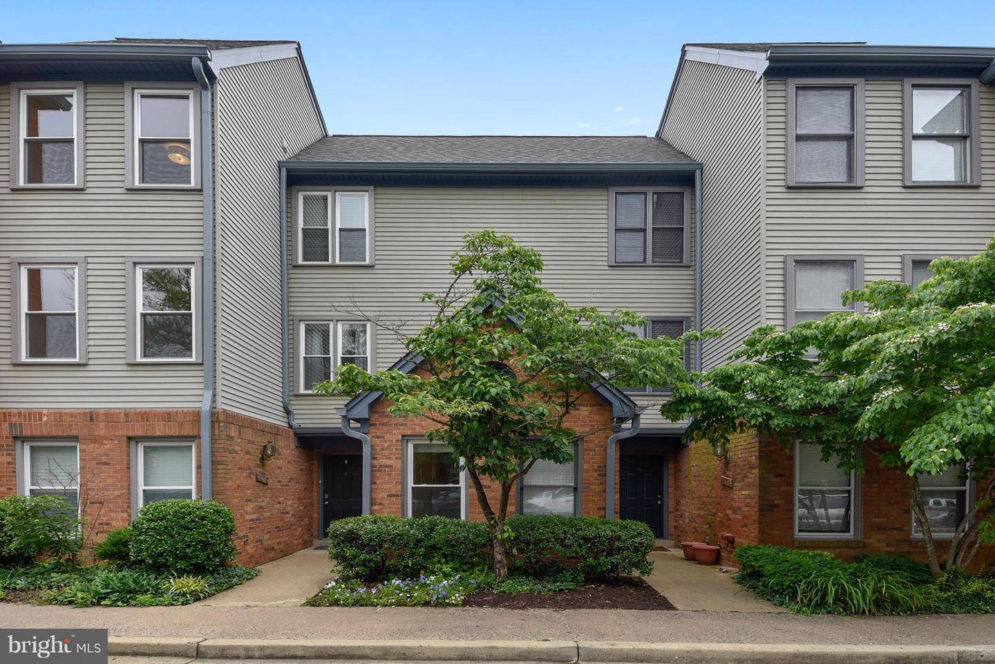 2107 Rolfe St #d Property Photo