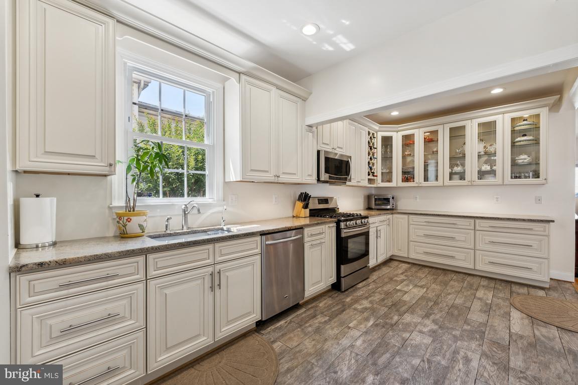 2034 S SHIRLINGTON RD Property Photo 1