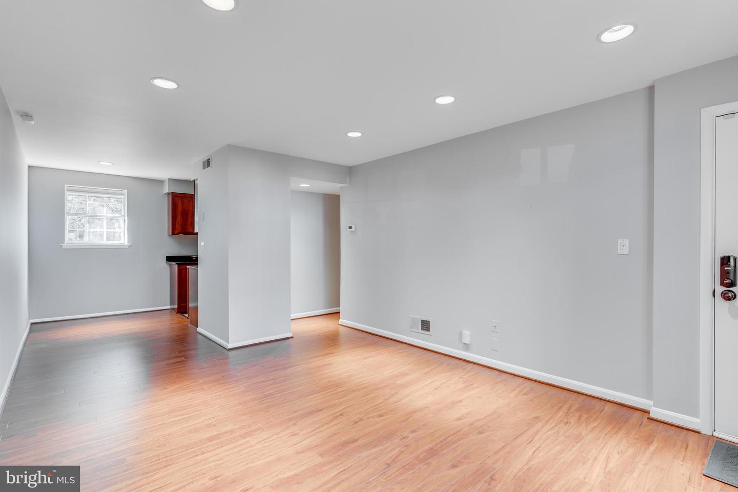 2844-a S Wakefield St Property Photo 4