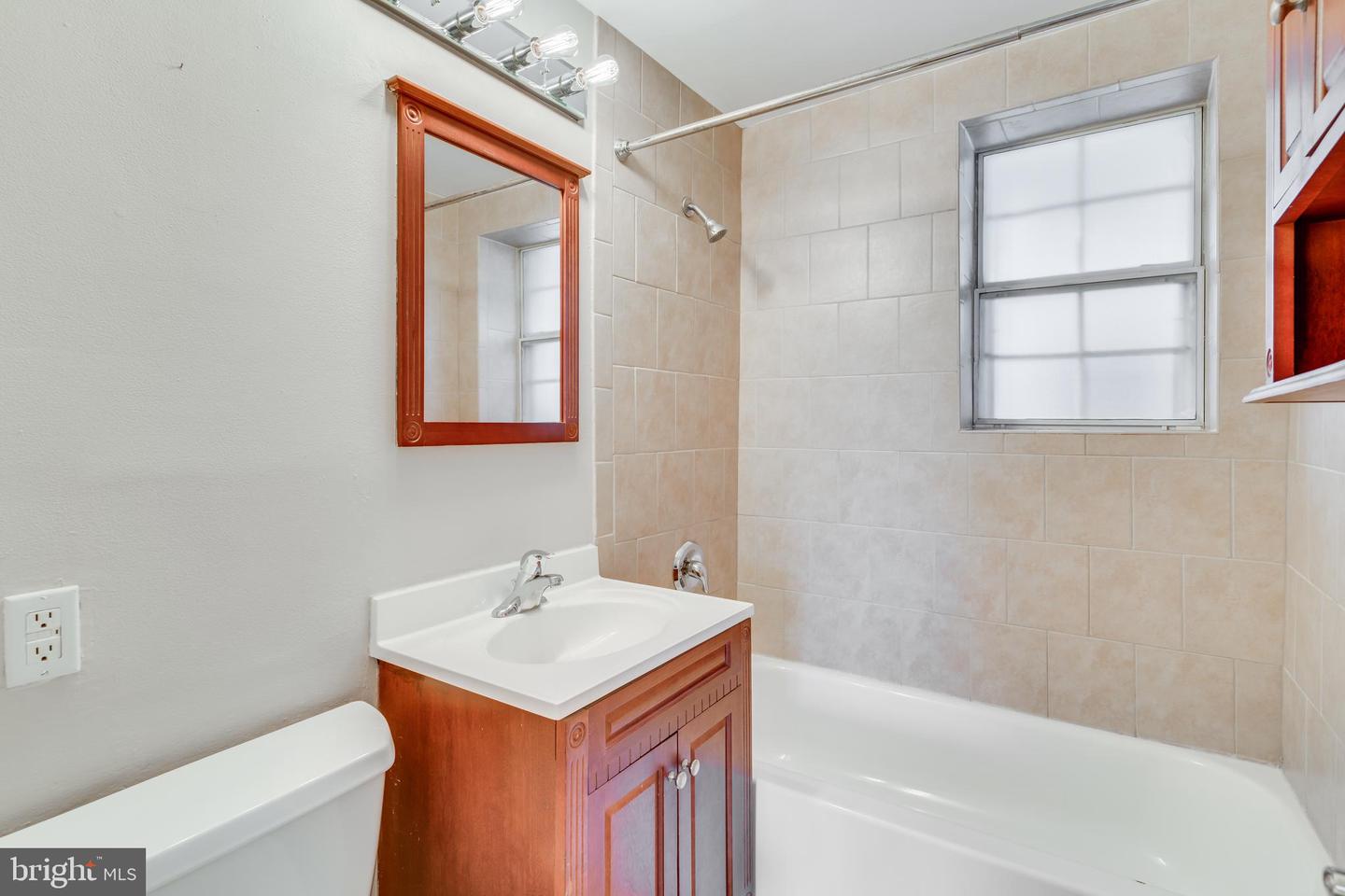 2844-a S Wakefield St Property Photo 16
