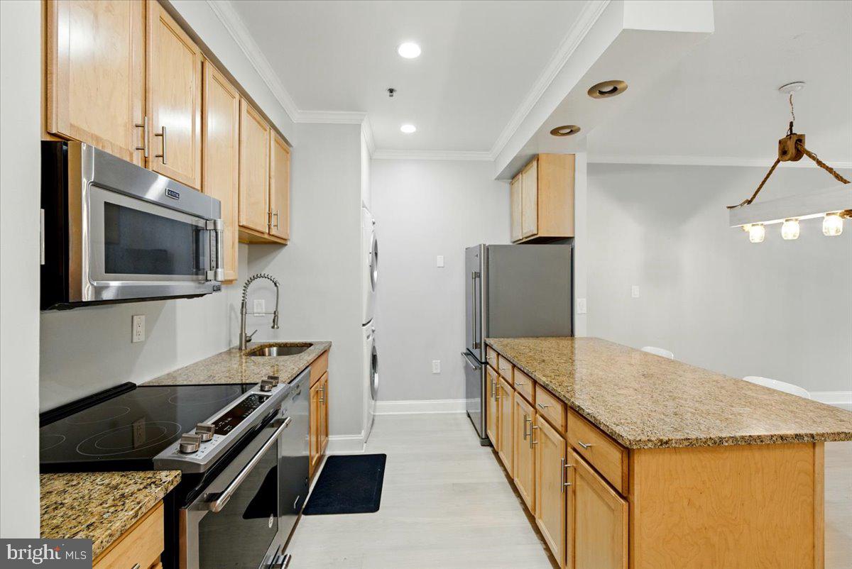 1211 S Eads St #103 Property Photo 4