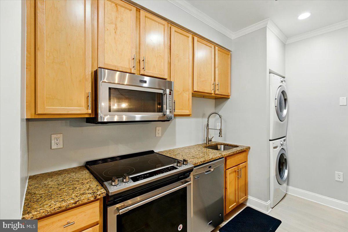 1211 S Eads St #103 Property Photo 5