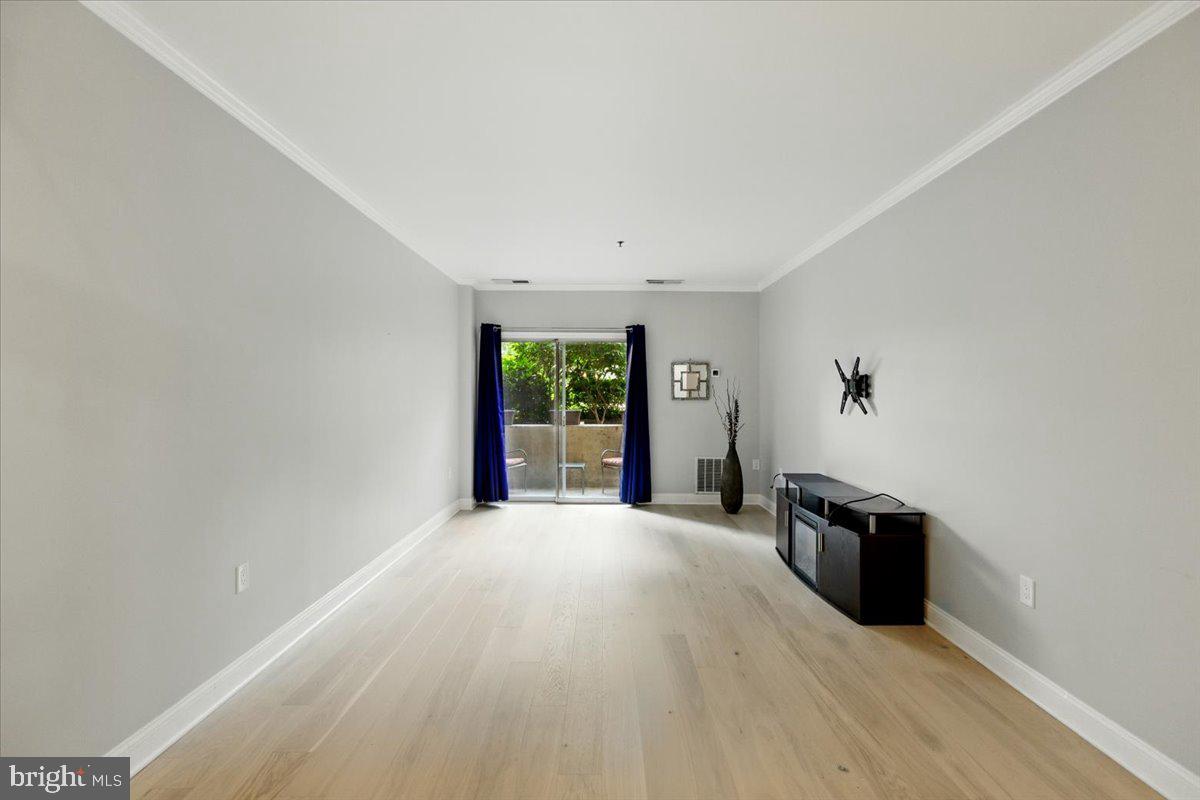 1211 S Eads St #103 Property Photo 8