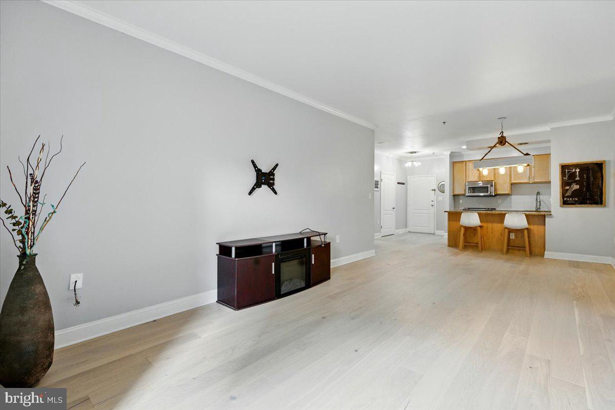 1211 S Eads St #103 Property Photo 10
